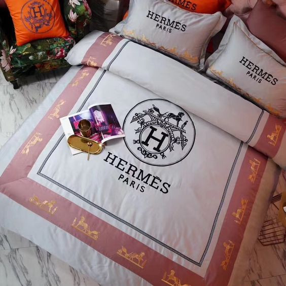 Hermes Pinky Premium Logo Bedding Set - Paulimo