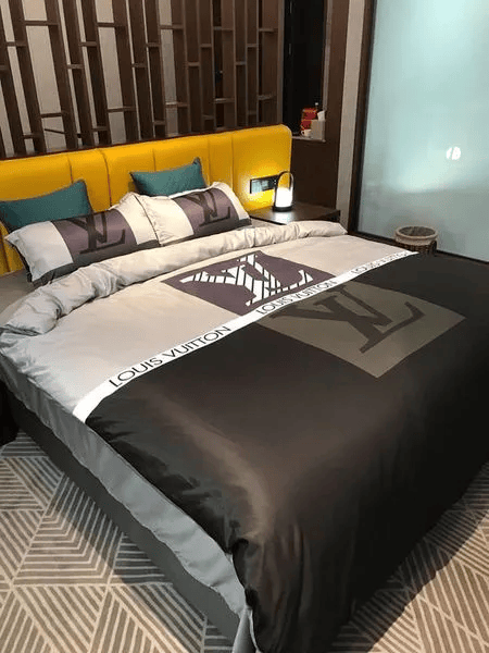 Louis Vuitton White Brown Bedding Set - Paulimo